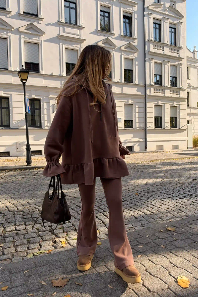 Sheila - Damska Bluza mokka z falbanką i kapturem 'Noisette'