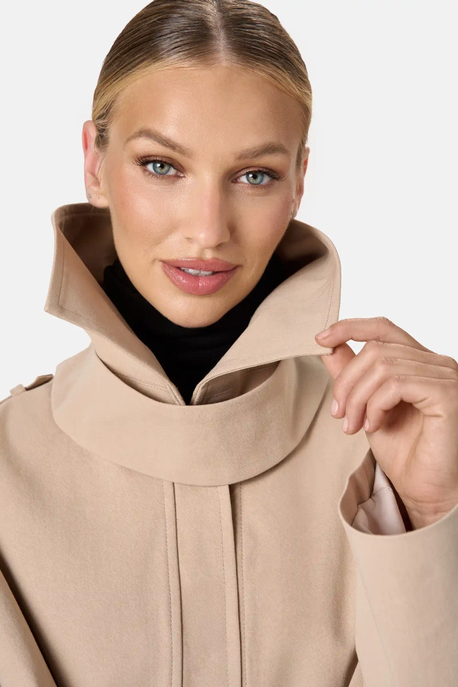 Sheila – Women’s beige trench coat with a high collar “Maison”
