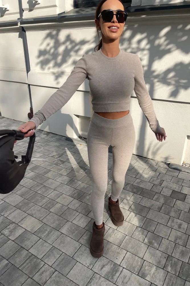 Sheila - Damskie Leginsy beżowe dopasowane prążkowane sportowe 'Agar'