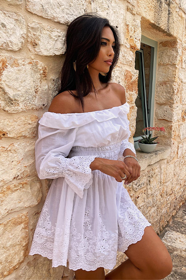 Giulia - biała sukienka o kroju hiszpanki z haftem 